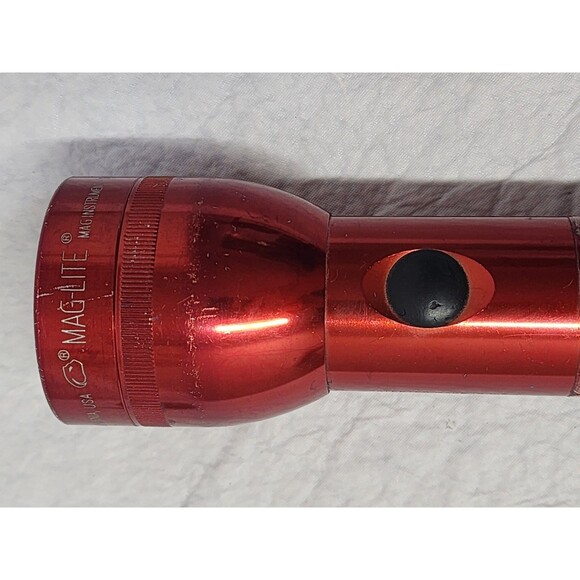 Vintage Tested Maglite Flashlight 2D Cell Red 10" Ships With Extra Light Bulb - Picture 3 of 12